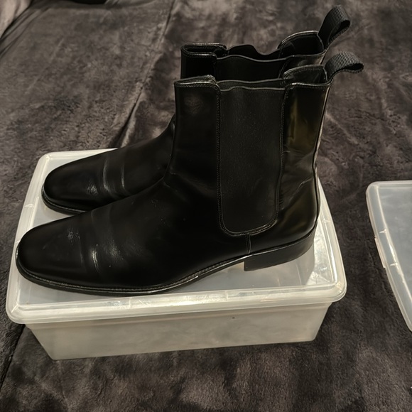 11-1/2 Black “Gucci” Chelsea men boot. Lightly worn and no damage - Picture 4 of 10